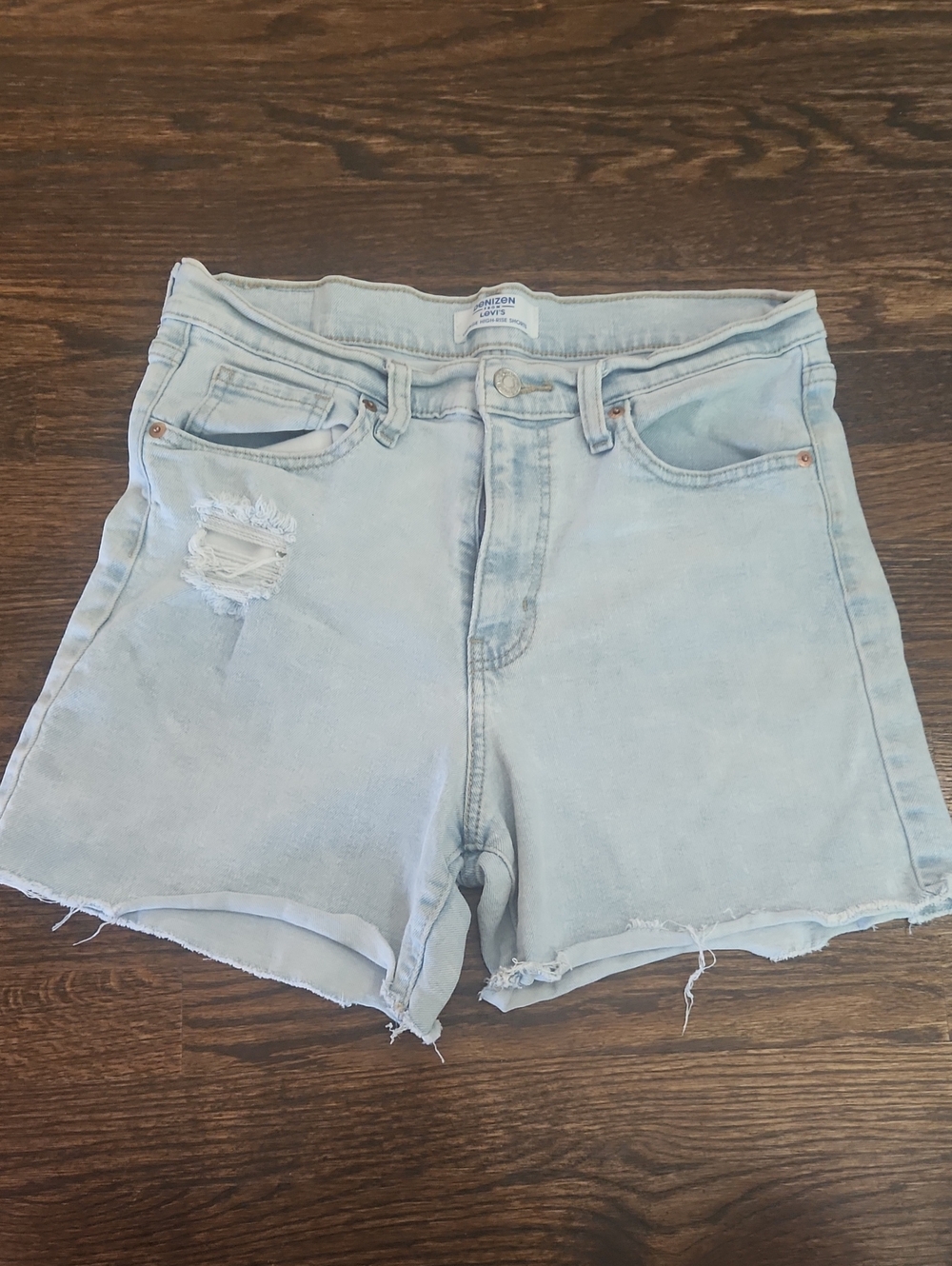 Denizen from Levi's Light Wash Distressed High-Rise Denim Shorts Size 6